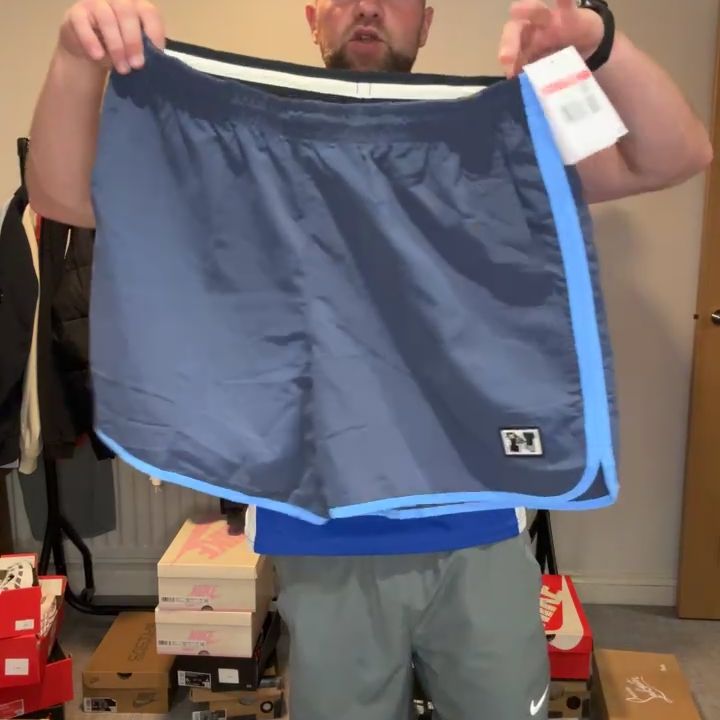Unknown Shorts - L imagen del producto