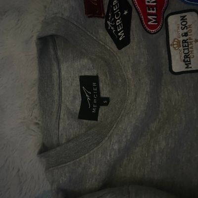 grey sweatshirt with MERCIER patches