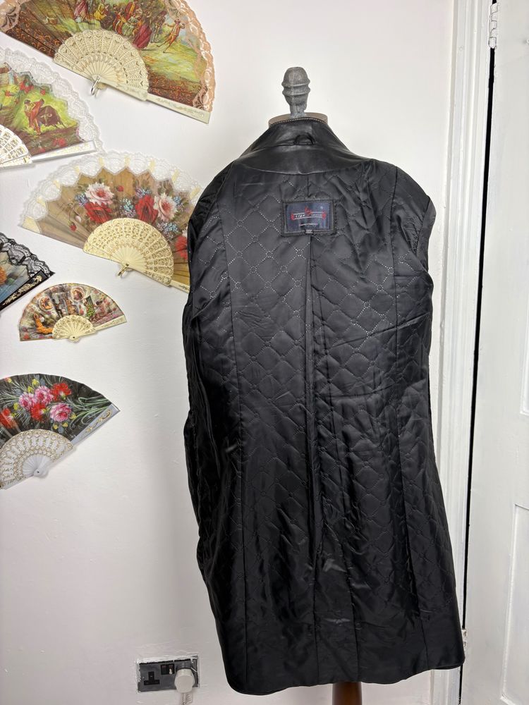 Vintage 90s Leather zip up coat with contrast stitching detailing 7