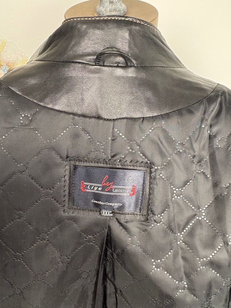 Vintage 90s Leather zip up coat with contrast stitching detailing 9