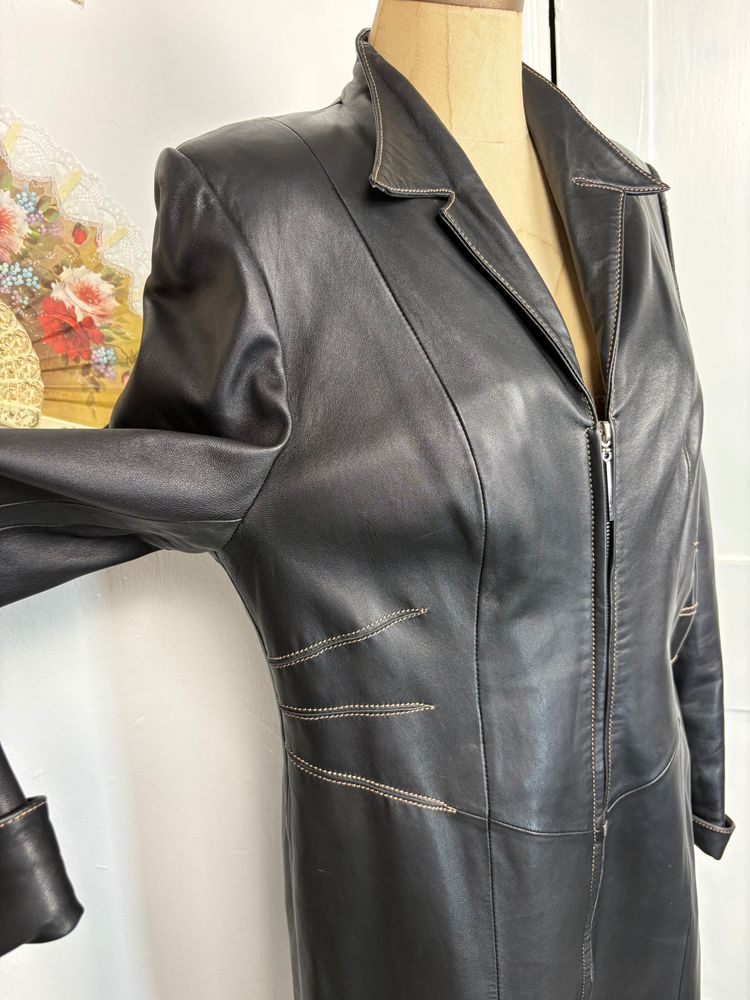 Vintage 90s Leather zip up coat with contrast stitching detailing 8