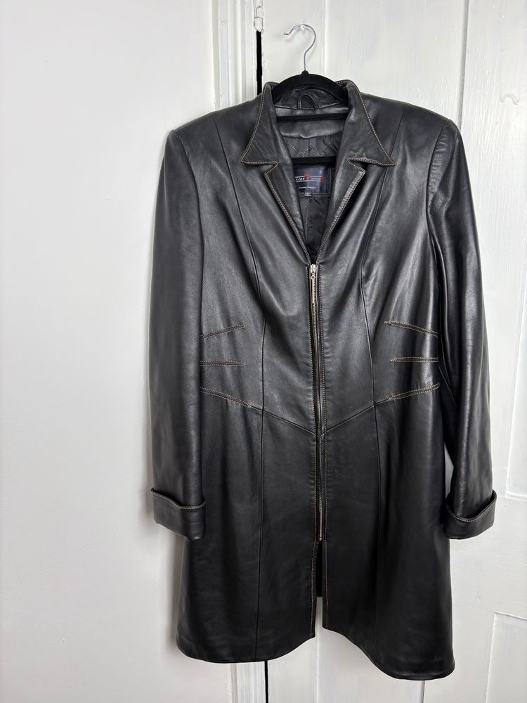 Vintage 90s Leather zip up coat with contrast stitching detailing 6