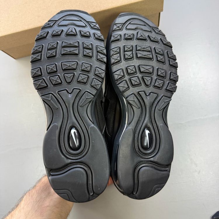 Immagine di Nike Air Max 97 Size UK 6 Triple Black Low Top Men's Trainers BQ4567-001 3