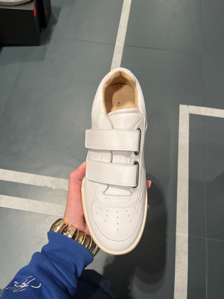 B8 Velcro full white  obraz 2