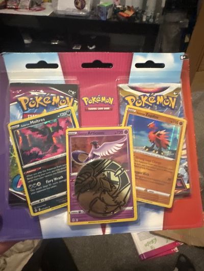 Pokémon fusion strike and astral radiance double blister