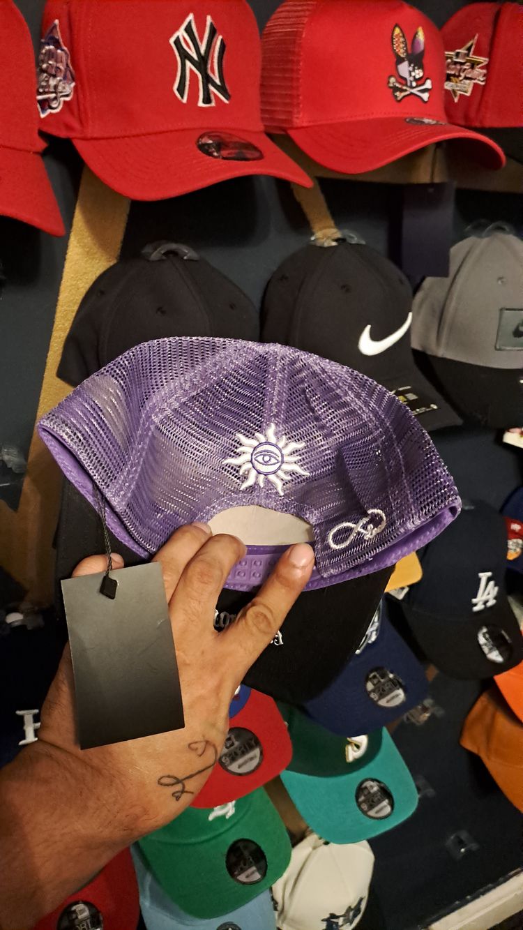 Purple And Black Trucker Cap With Embroidered Text And Patches obraz 3