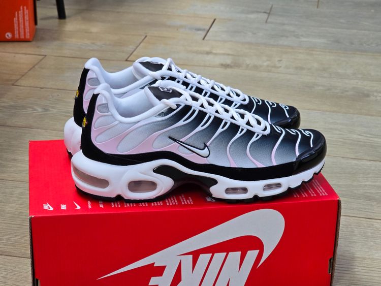 Nike Air Max Plus Sneakers  Men's Nike Air Max Plus TN Black Anthracite Pink Foam UK 6 , 6.5Brand New IU7540