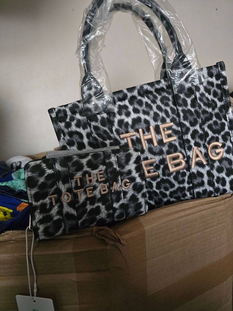 Immagine di Leopard Print Tote Bag With Matching Pouch 1