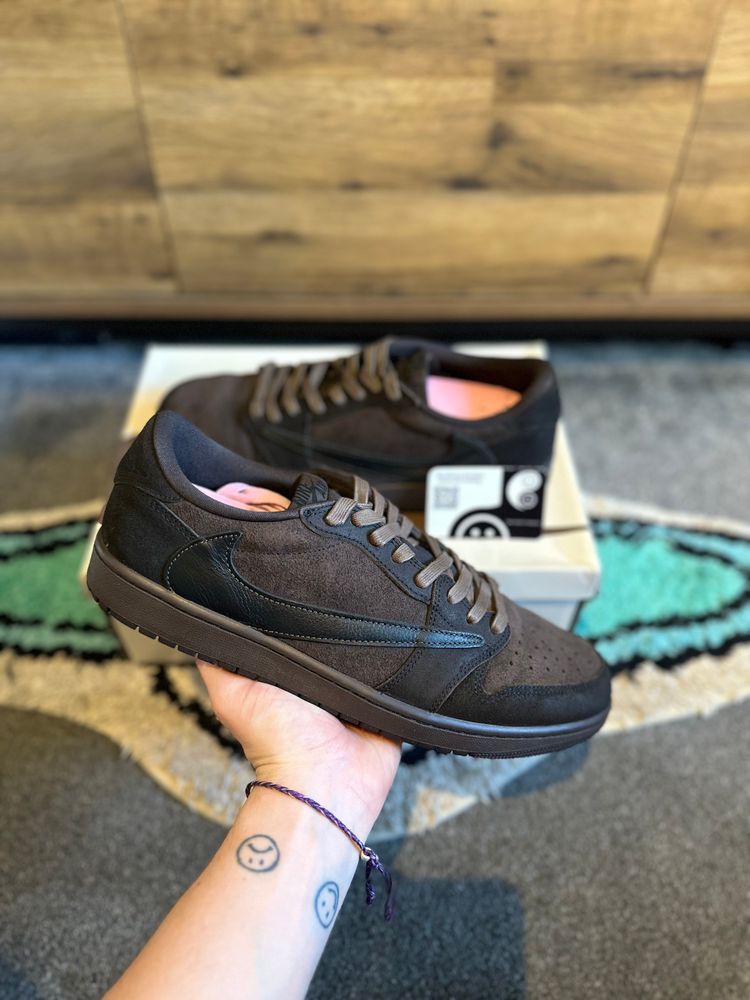 Nike Air Jordan 1 Travis Scott “Velvet Brown” U.K. 12