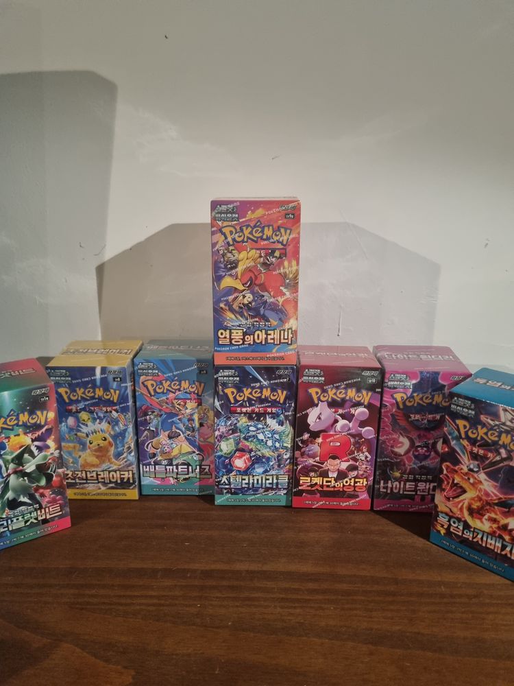 Pokémon Trading cards pack on screen (KOR)