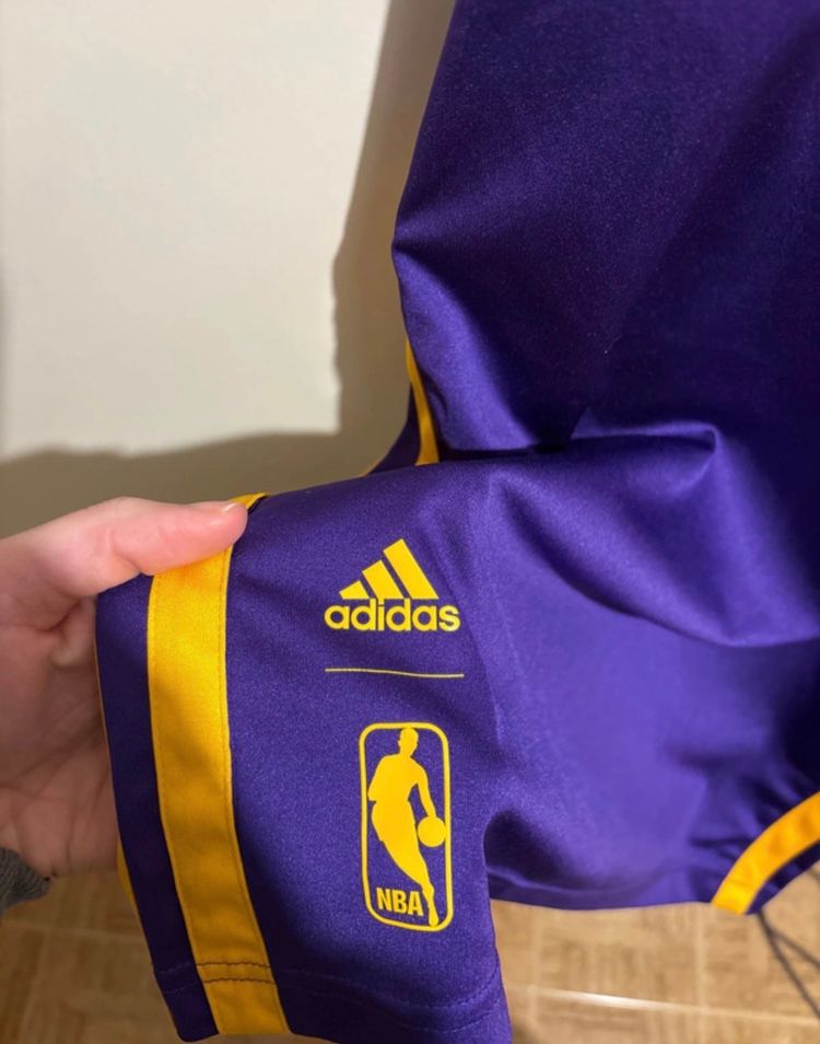 Adidas Los Angeles Lakers Basketball Jersey obraz 3