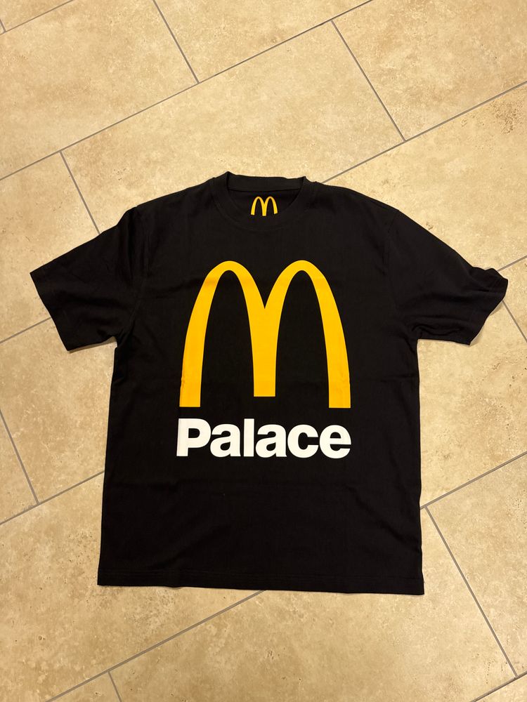 Palace Black T-Shirt With Mcdonald'S Logo obraz 1