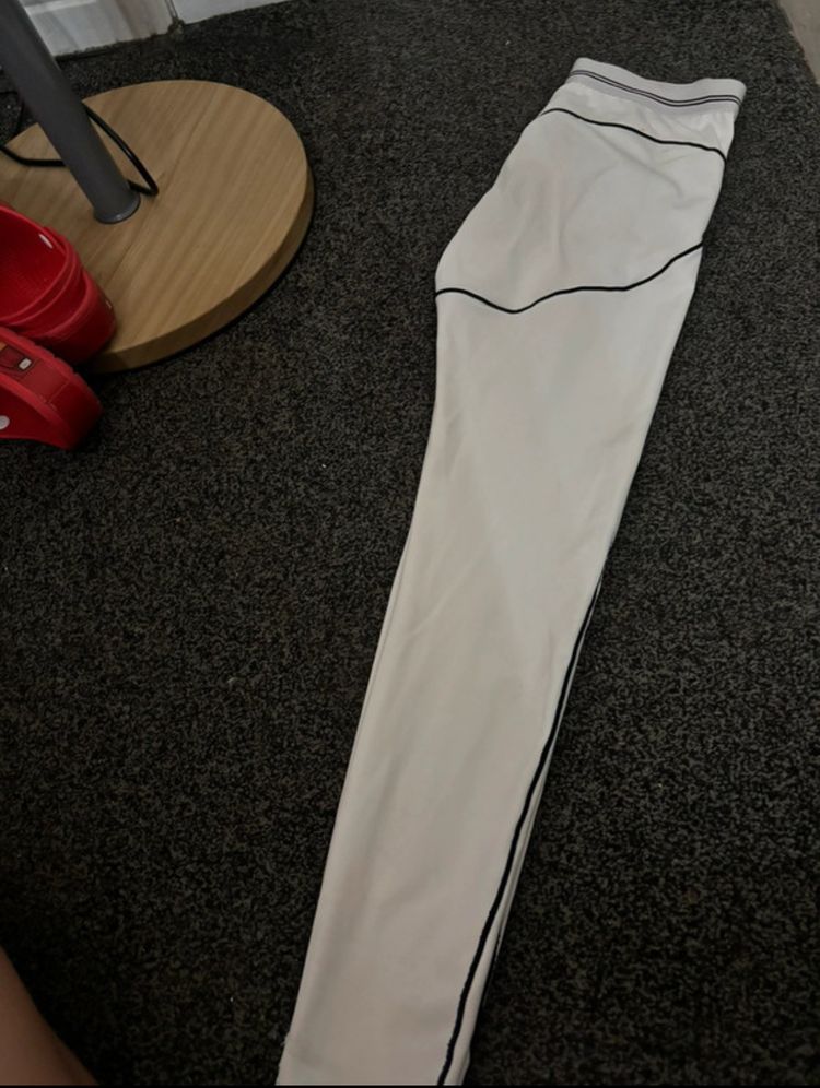 Alo Alo White Leggings product image