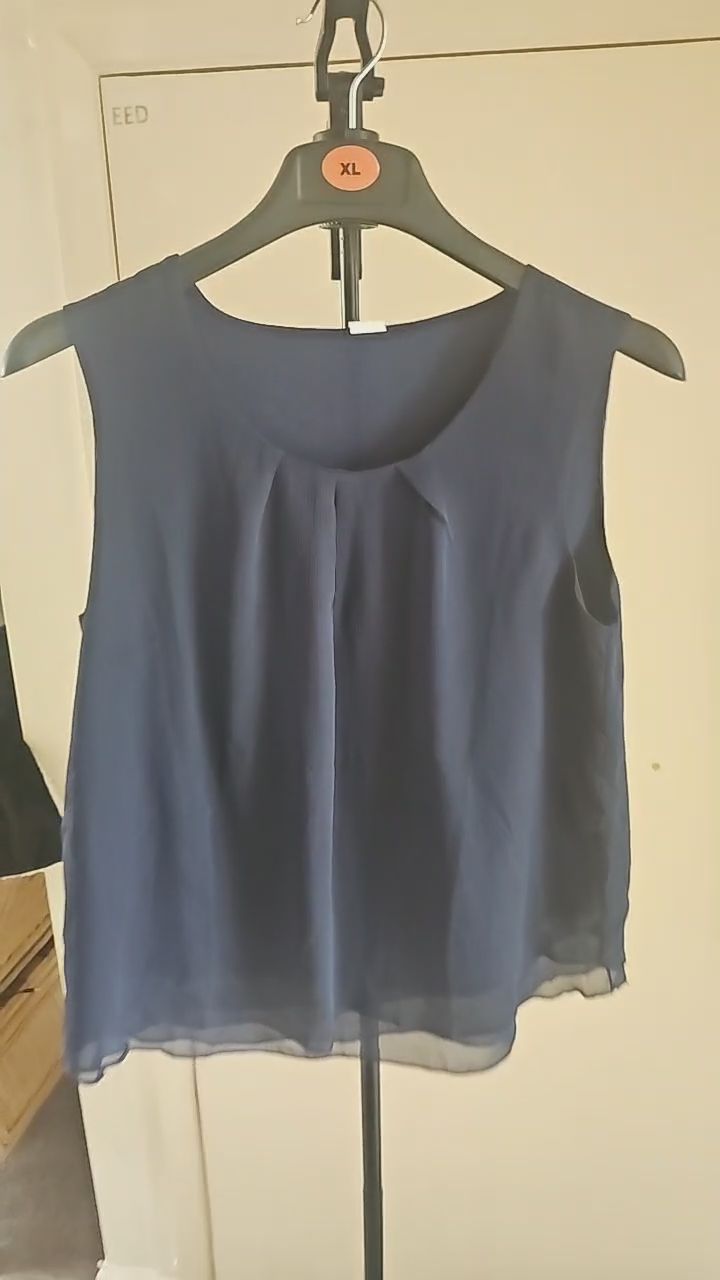 Sleeveless Blouse image 1