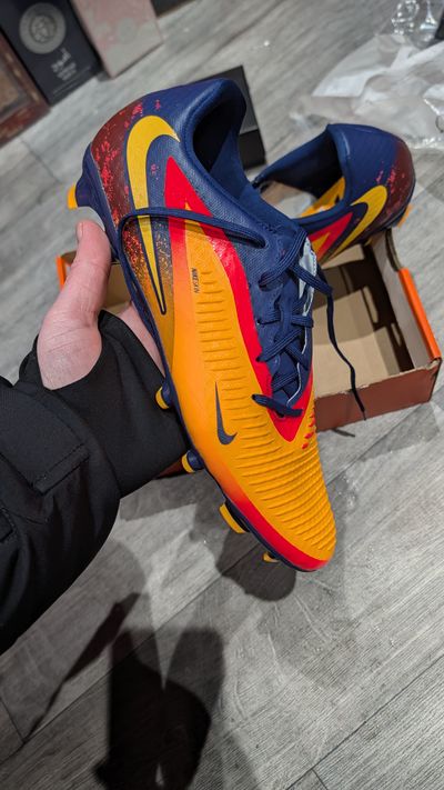 Nike Phantom Low - UK 8 - Brand New