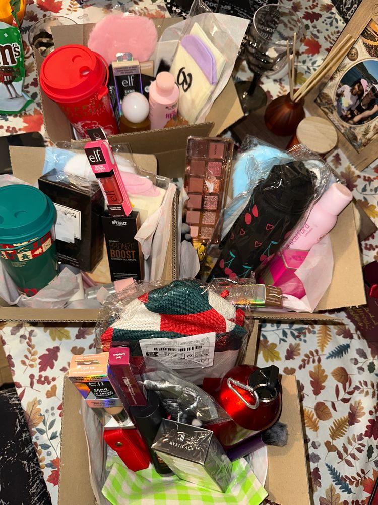 Makeup And Beauty S Assortment image 1