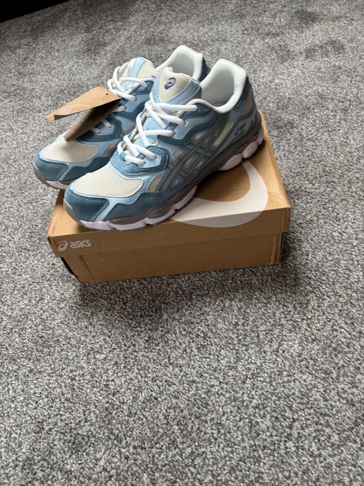 Asics Sneakers