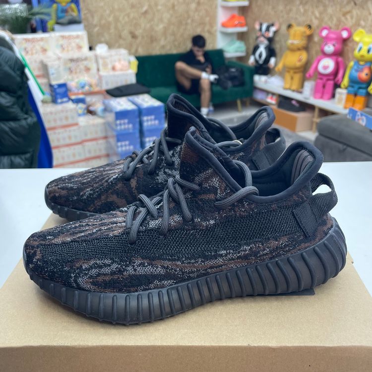 UK 5 YEEZY BOOST 350 V2 ‘Mx Rock’  
