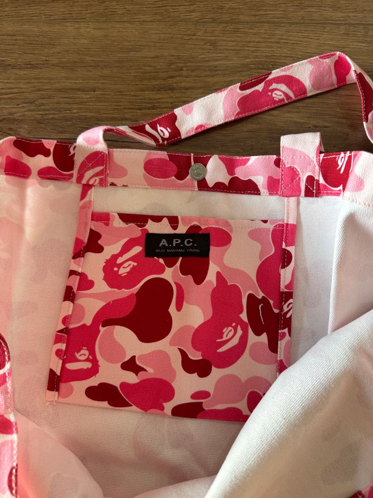 Immagine di A.P.C. Pink Camo Tote Bag X Bape  4