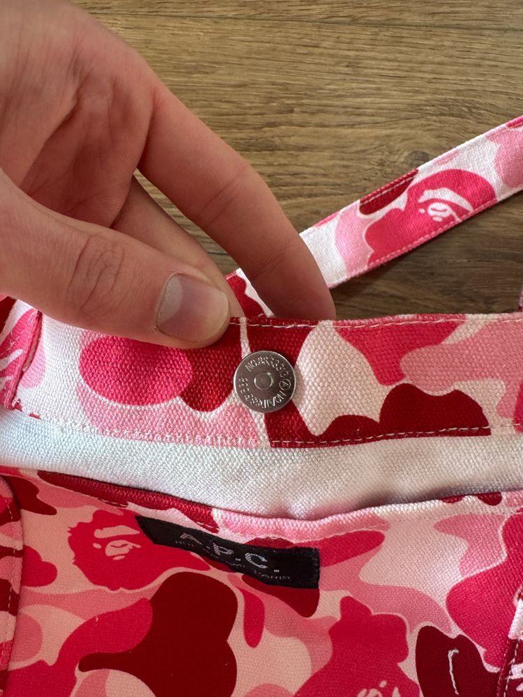 Immagine di A.P.C. Pink Camo Tote Bag X Bape  5