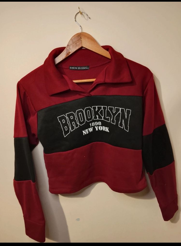 SHEIN Shein Red And Black Cropped Sweatshirt product image