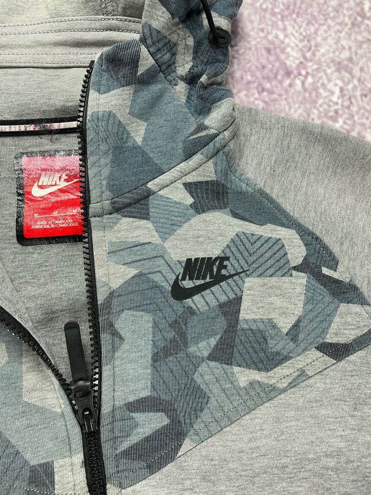Immagine di Nike Grey Camo Hooded Zip-Up Jacket 7