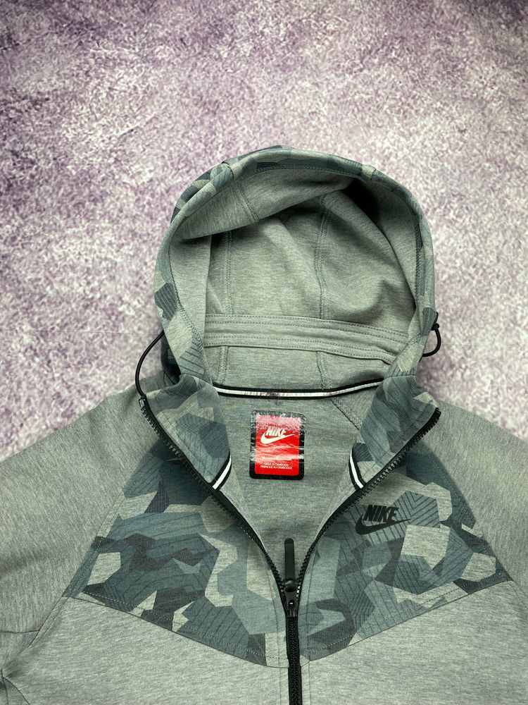 Immagine di Nike Grey Camo Hooded Zip-Up Jacket 8
