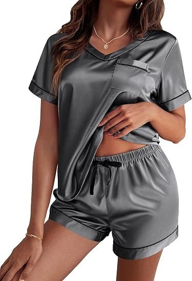 Black Satin Short Sleeve Top And Shorts Set imagen 2
