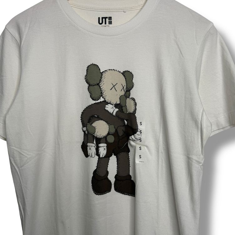 NEW kaws Uniqlo Graphic T-shirt White, small