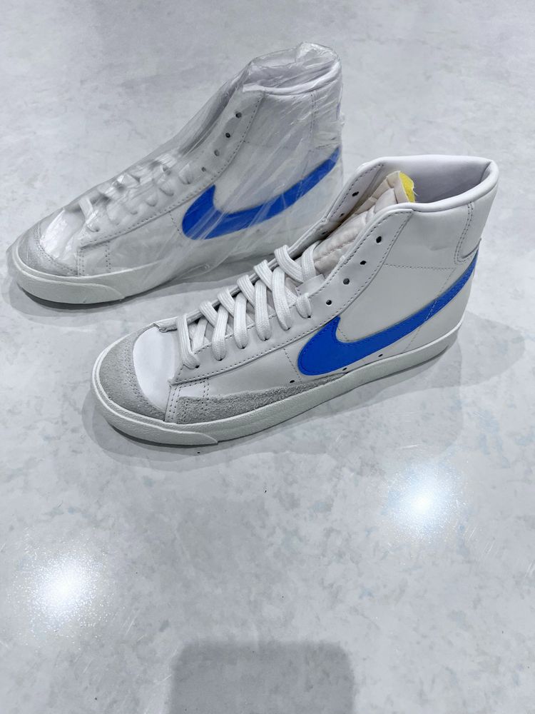 NIKE UK 5white high-top sneakers with blue swoosh