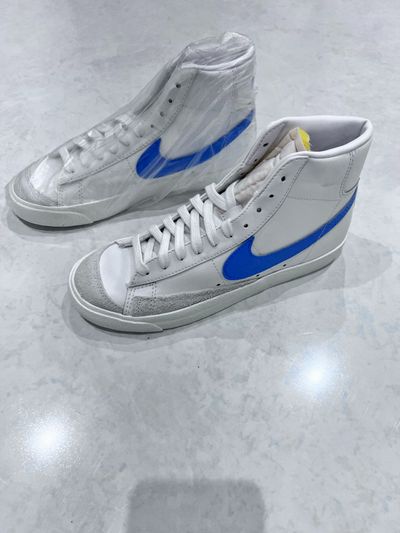 NIKE UK 5white high-top sneakers with blue swoosh