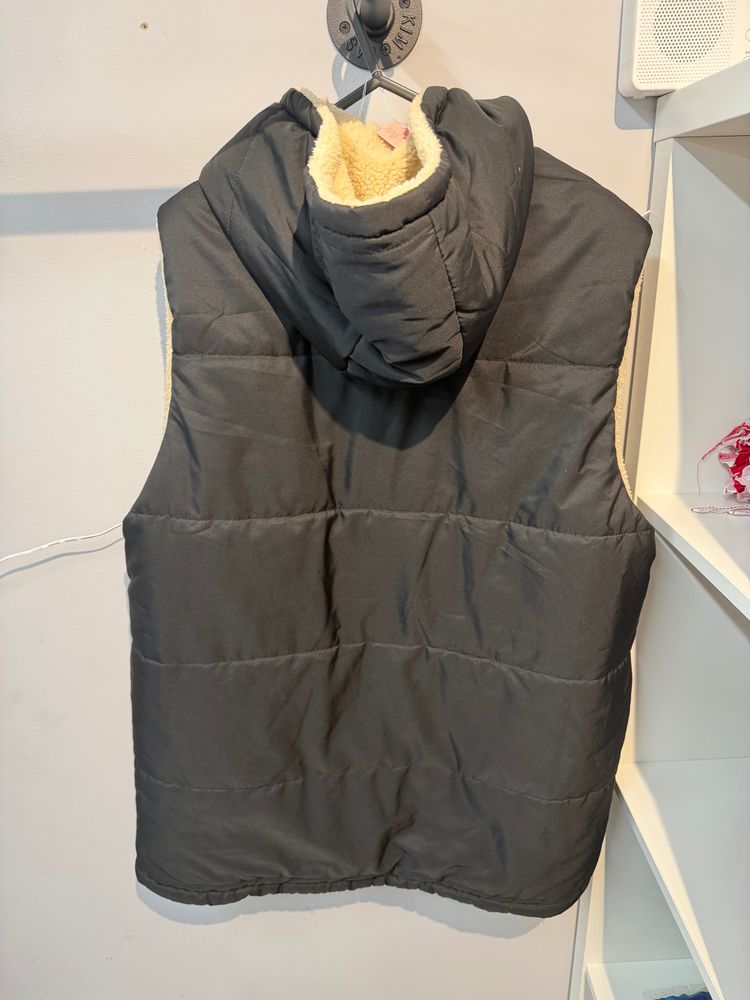 Black Sleeveless Padded Vest With Hood - Viral and trending 2