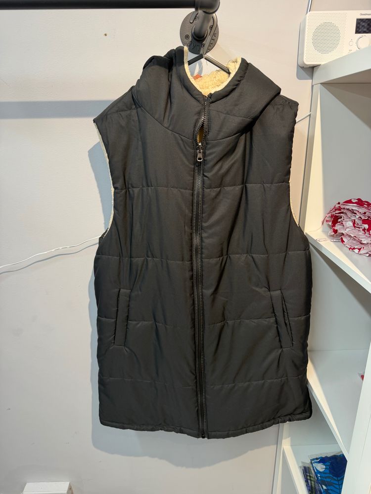 Other Black Sleeveless Padded Vest With Hood - Viral and trending product image