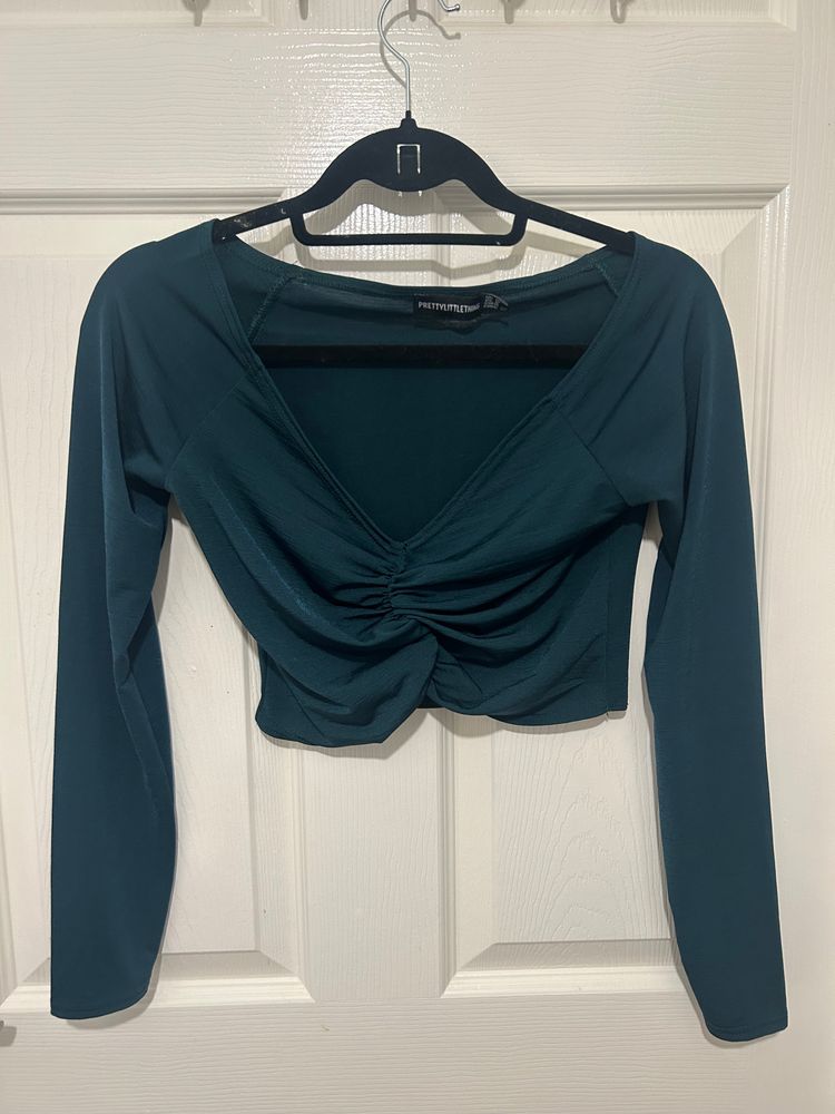 Prettylittlething Long Sleeve Crop Top 2