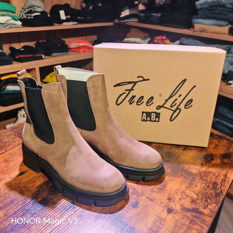 Free Life A.B. Chelsea Boots