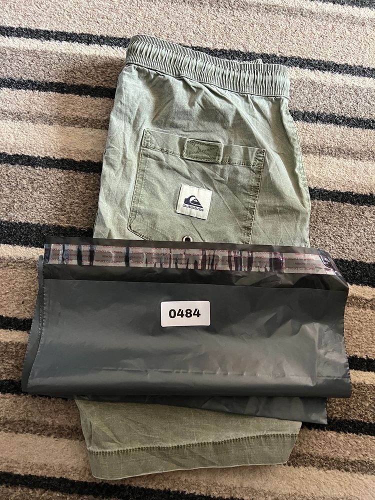 Quiksilver Quiksilver Green Shorts Boys Age 14 - 0484 product image