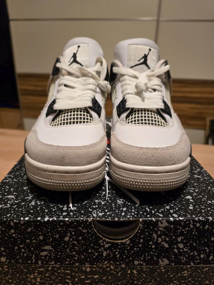 Air Jordan 4 Retro Sneakers