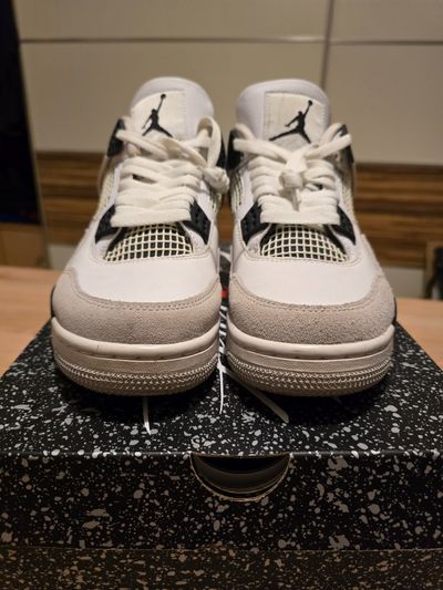 Air Jordan 4 Retro Sneakers