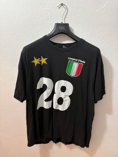 Black Graphic Juventus T-Shirt With Number 28 And Italy Badge