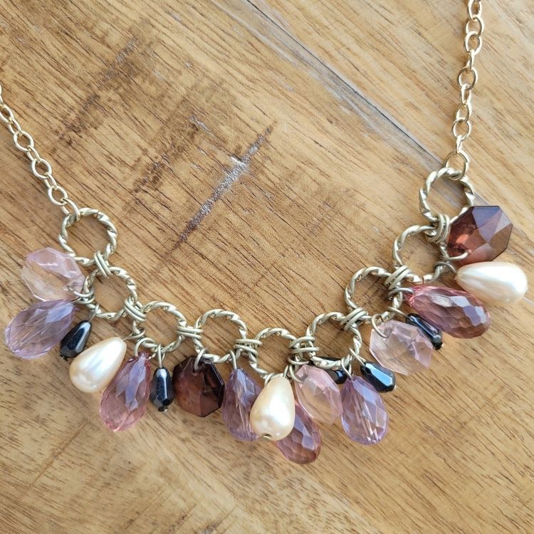 Gold-Tone Chain Necklace With Pink And Pearl Beads imagen 3