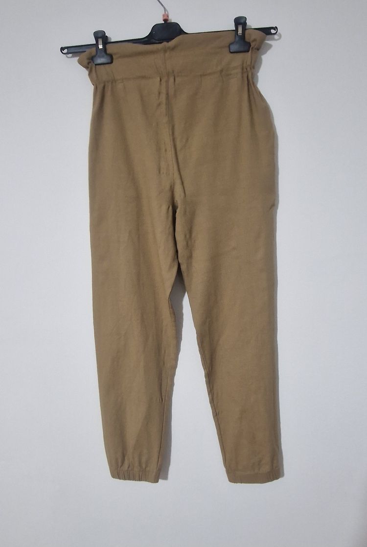 High-Waisted Beige Pants 2