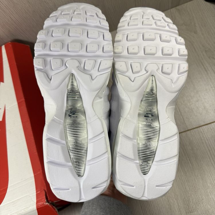 Nike Air Max 95 Size UK 6.5 Triple White Women's Trainers 307960-108 image 6