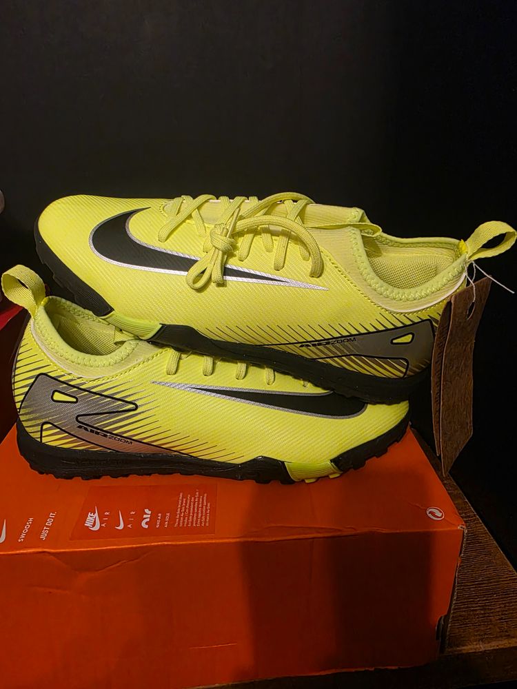 Nike Yellow And Black Sports Shoes