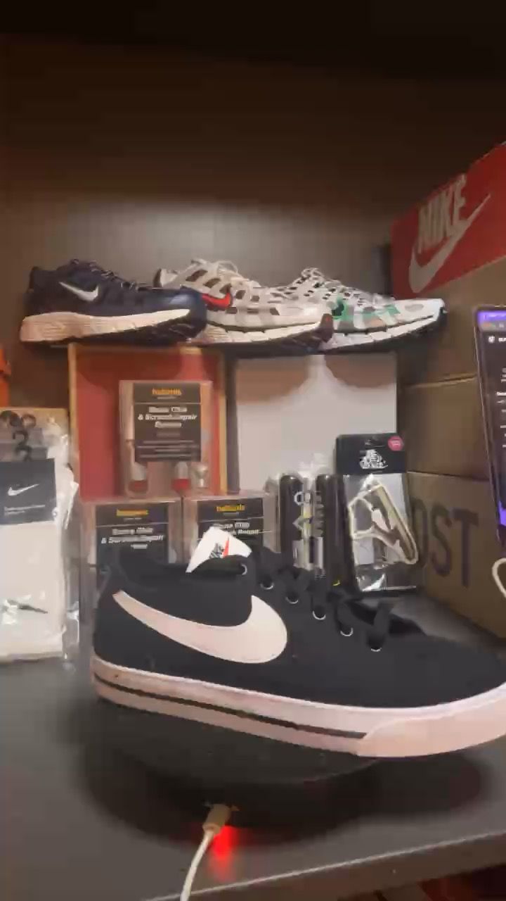 Nike Nike Canvas - Size 5.5.  product image