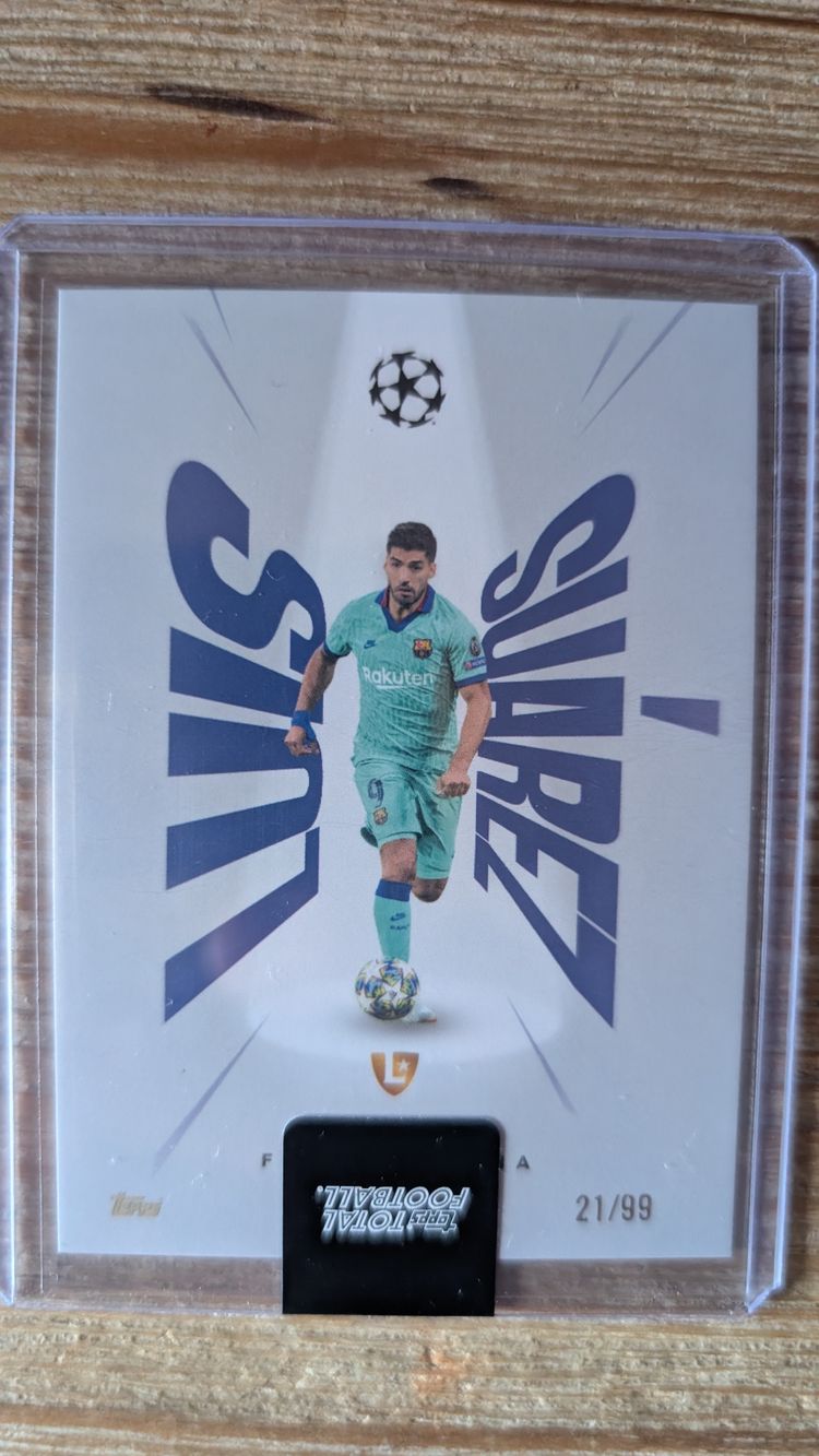 Luis Suárez Topps Total Football He’s Him /99 FC Barcelona
