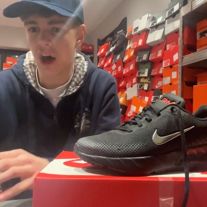 Other air max phoneix red rrp140 uk5.5 product image