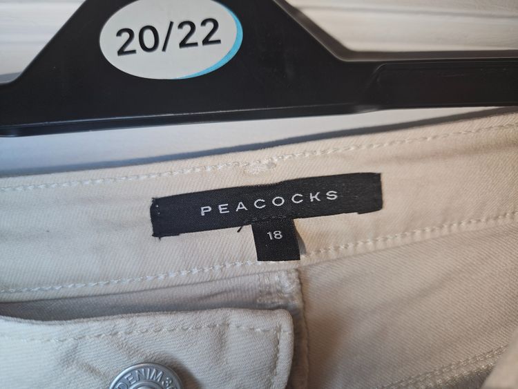 Peacocks beige shorts obraz 2