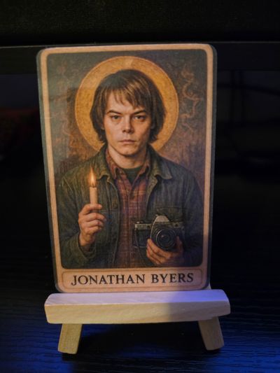 Jonathan Byers Collectible Card