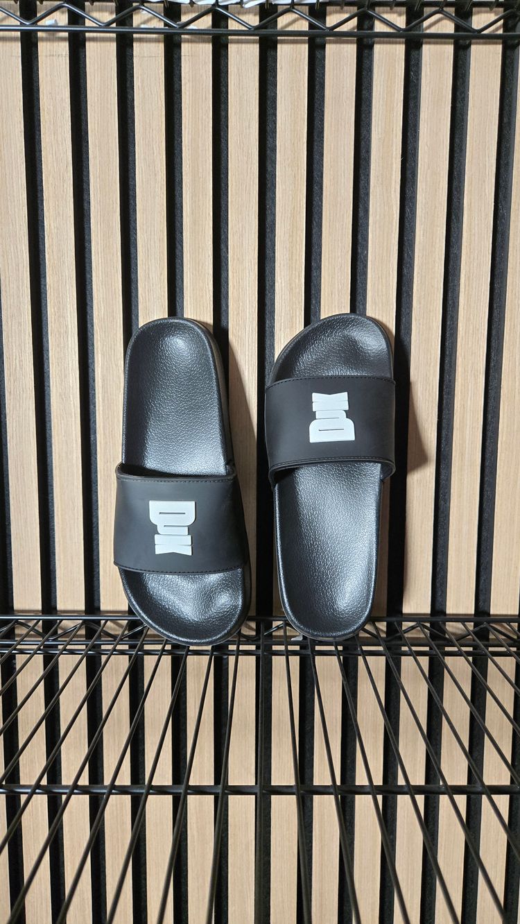 B129 DJK Black/White Sliders Brand New