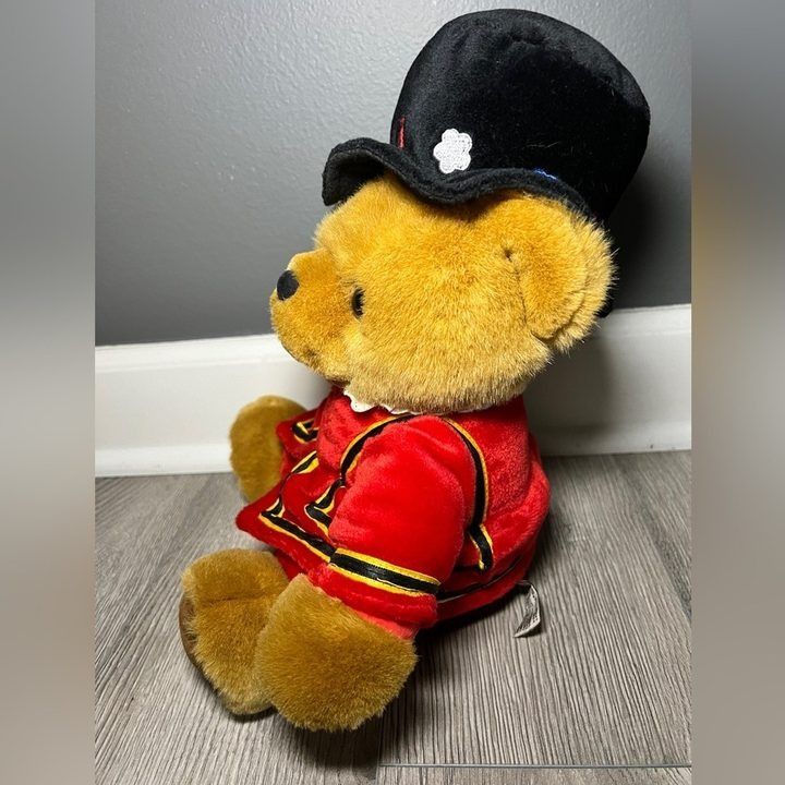 Plush Teddy Bear With Black Hat And Red Jacket obraz 1